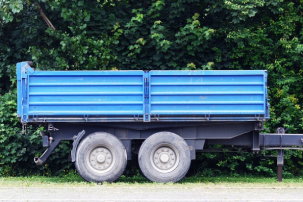 Baumaschinenanhänger – Worum handelt es sich bei einem solchen Produkt?